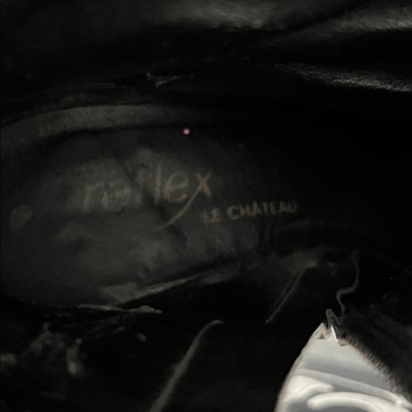 Le Chateau Sleek Black Leather Heeled Boots - Picture 3 of 6